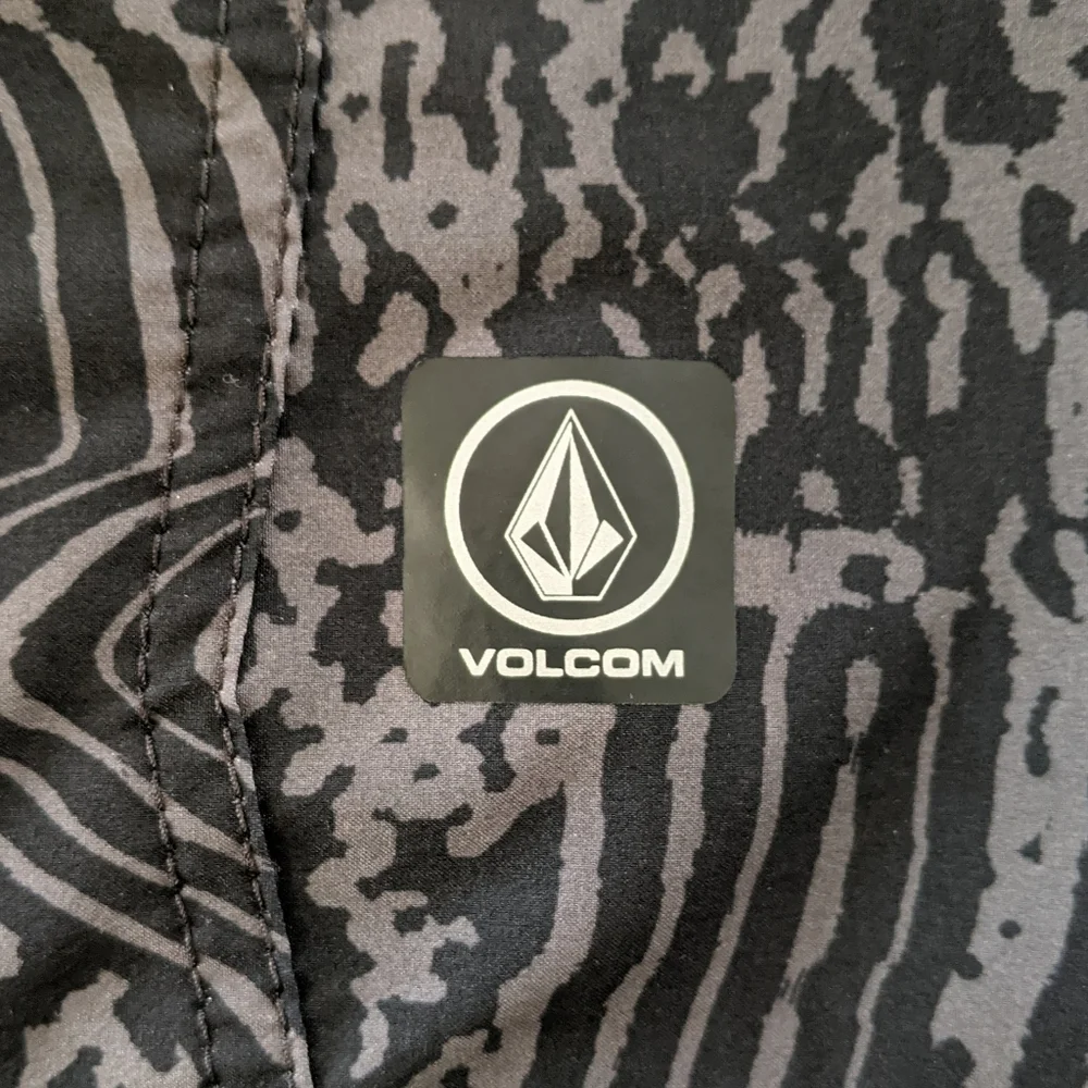 🌼 Volcom Mod-Tech Logo Plasm Print Boardshort Swim Trunks 30